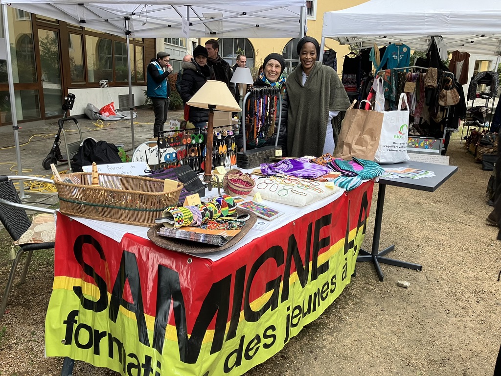 2023_12_10_Stand_Happy_Market_Irene_Aminata.jpeg
