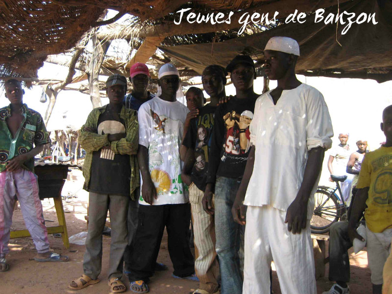 Jeunes gens de Banzon-red-txt.jpg